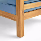 Set divanetto a due posti con bracciolo sinistro e tavolino da caffè in legno di acacia per esterni Christopher Knight Home Oana, con cuscino