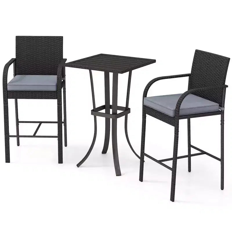 Set bar da patio Costway 3 pezzi in vimini, sedie in rattan e tavolo quadrato con struttura in metallo resistente