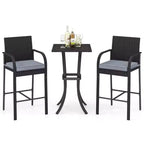 Set bar da patio Costway 3 pezzi in vimini, sedie in rattan e tavolo quadrato con struttura in metallo resistente