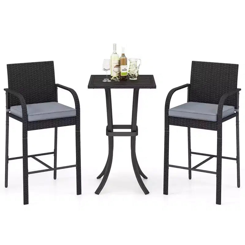 Set bar da patio Costway 3 pezzi in vimini, sedie in rattan e tavolo quadrato con struttura in metallo resistente