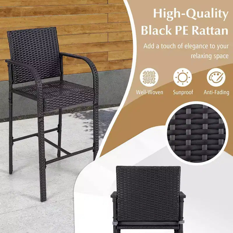Set bar da patio Costway 3 pezzi in vimini, sedie in rattan e tavolo quadrato con struttura in metallo resistente