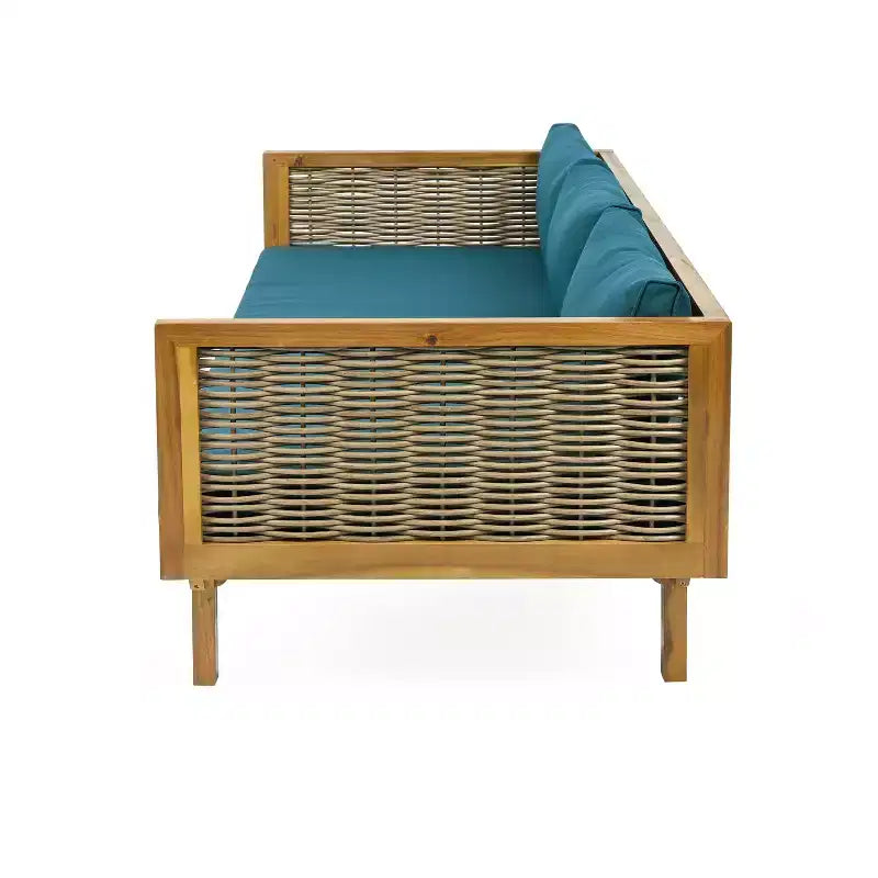 Daybed a 3 posti imbottito in legno di acacia rustico Pascal di Christopher Knight Home con tavolino da caffè
