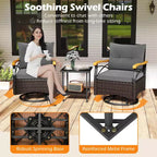 Set 3 pezzi di sedie girevoli da esterno Costway con tavolino a due ripiani in vetro temperato, cuscini grigio/bianco