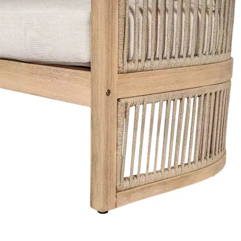 Sedia da club da patio Hayate Boho di Christopher Knight Home in legno di acacia e corda intrecciata con tavolino laterale in cemento leggero