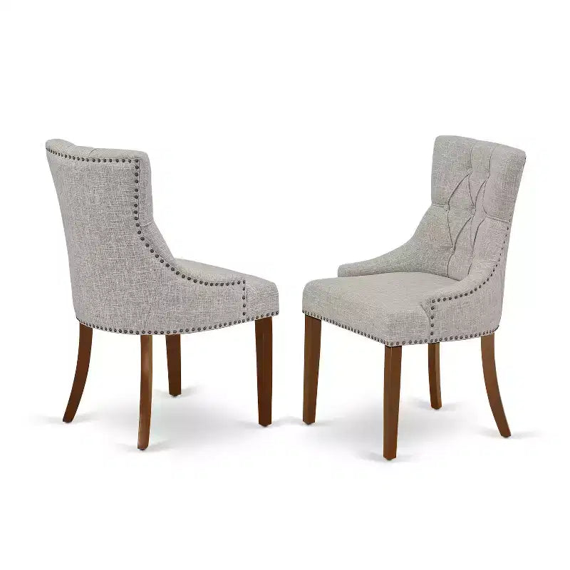 Set da pranzo 5 pezzi HomeStock Belmont, include tavolo da pranzo rettangolare con allunga a farfalla e quattro sedie parson con rivestimento in tessuto color daino, finitura mogano