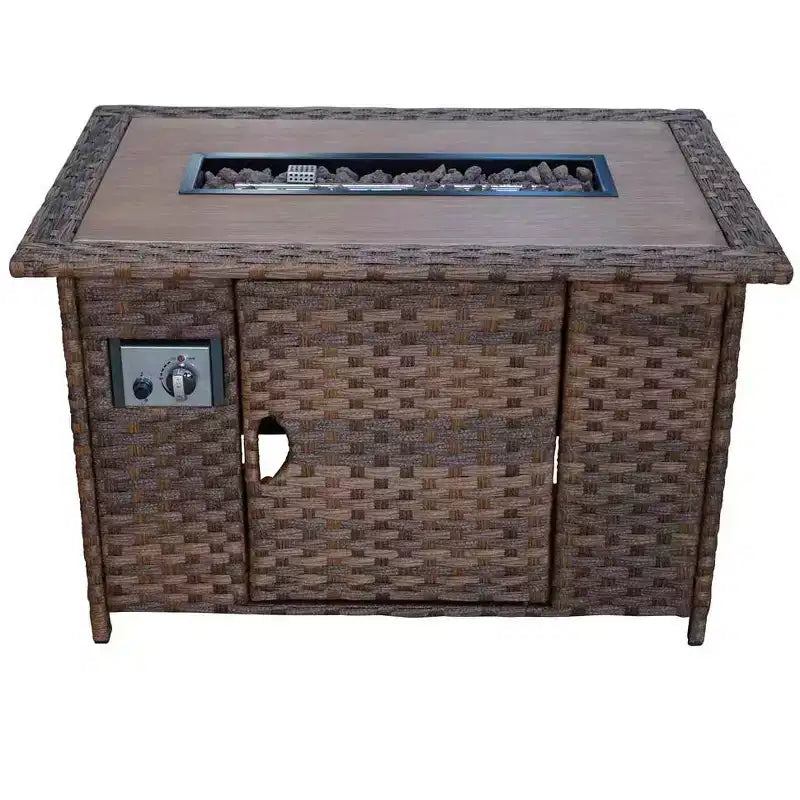 Set divano da 5 pezzi Courtyard Casual Costa Mesa - Marrone. Un divano, due poltrone, un tavolino e una struttura per braciere con tessuto in poliestere tinto in massa.
