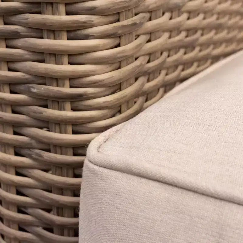 Set da conversazione Courtyard Casual Capri 3 pezzi include: un tavolino e due poltrone club