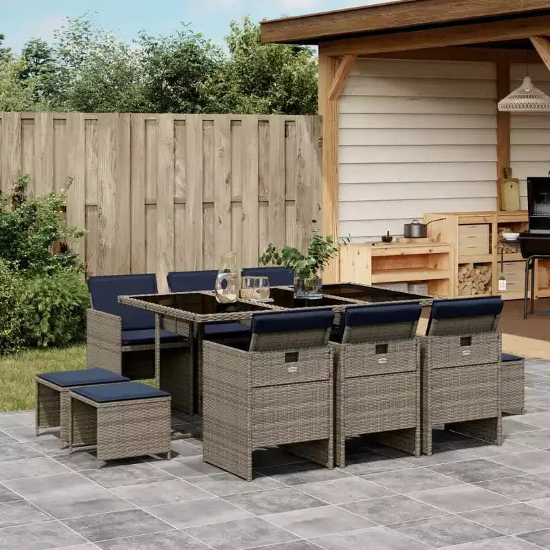 Set da pranzo per patio vidaXL con cuscini - Set da 11 pezzi in polyrattan grigio per giardino, tavolo e sedie da esterno, salvaspazio, piano in vetro temperato