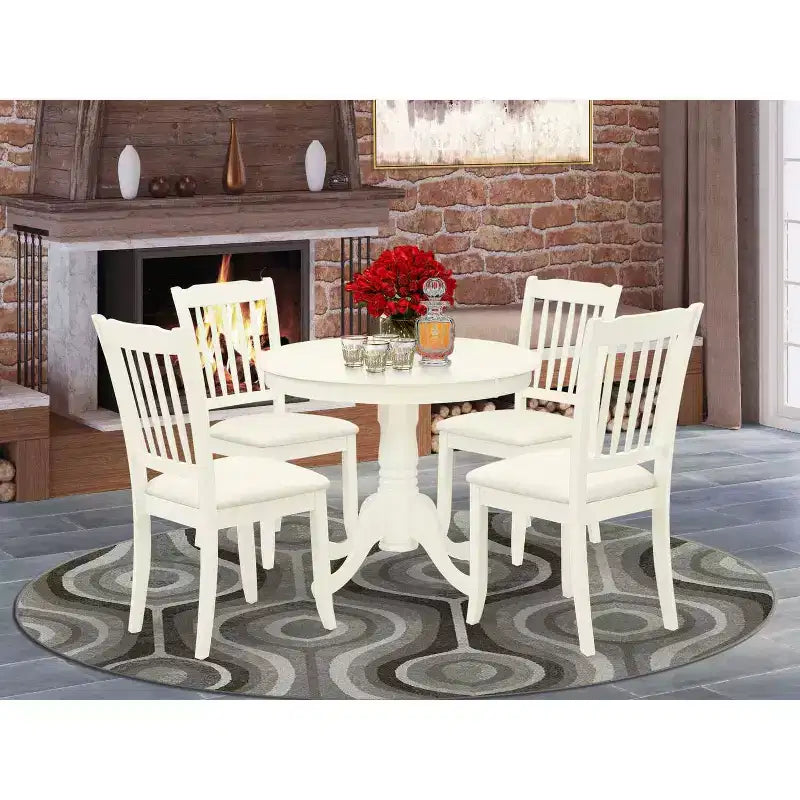 HomeStock Tavolo da pranzo rotondo da 5 pezzi in lino bianco con piano in legno massello e 4 sedie con schienale a doghe