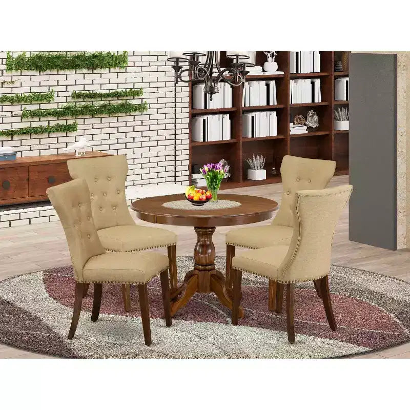 HomeStock Set da pranzo in 5 pezzi con tavolo in legno massello con finitura noce antico e 4 sedie