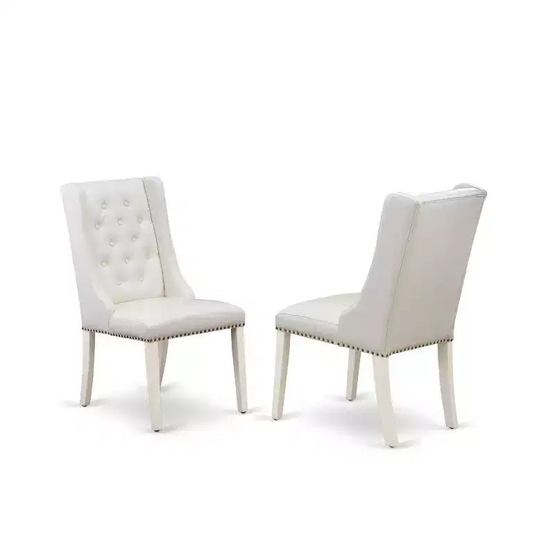Set da pranzo HomeStock da 7 pezzi, tavolo in legno massello con finitura lino bianco e 6 sedie Parson
