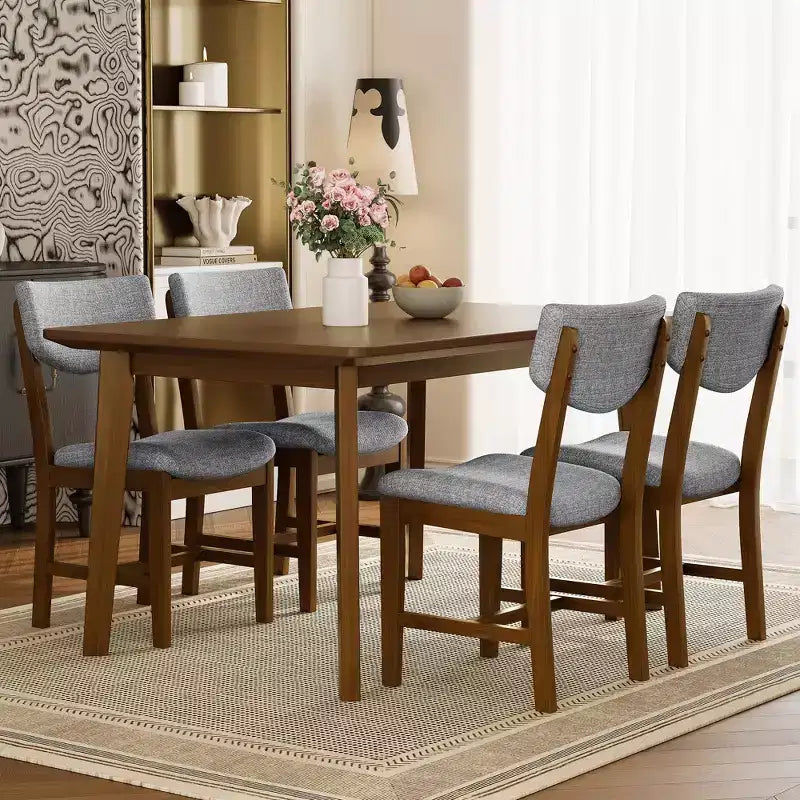 Set da pranzo 5 pezzi GDFStudio Conner in stile rustico, 1 tavolo in legno massello e 4 sedie imbottite