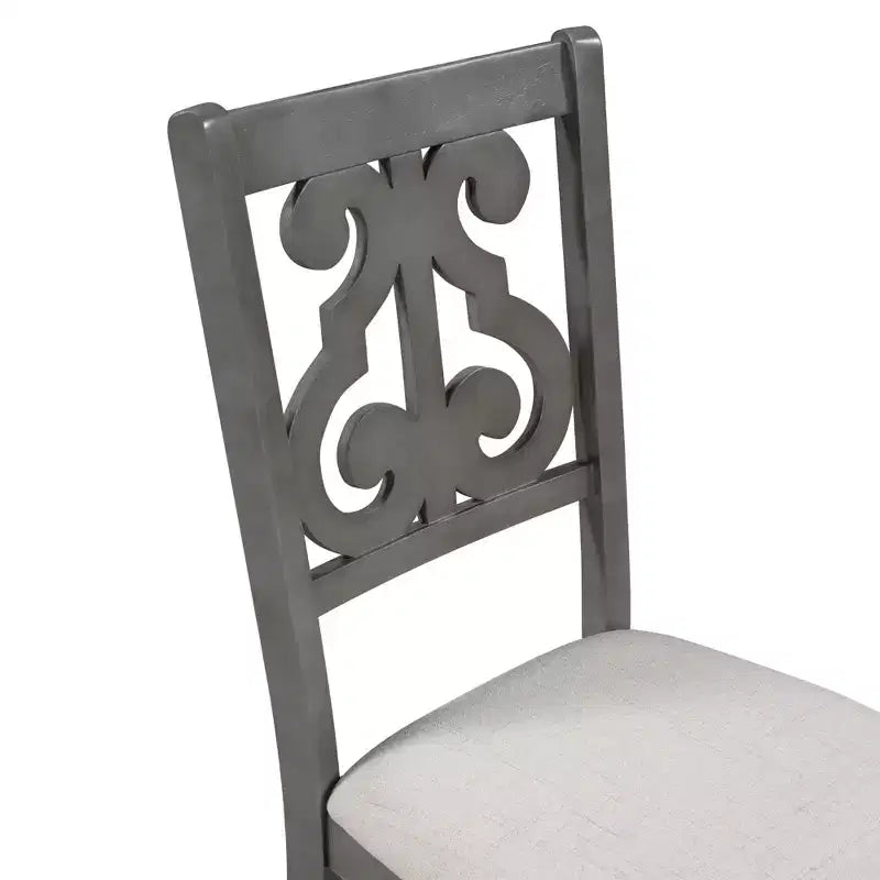 Set da pranzo da 5 pezzi con tavolo rotondo in legno e sedie con gambe dalla forma particolare e schienale traforato dal design raffinato per cucina