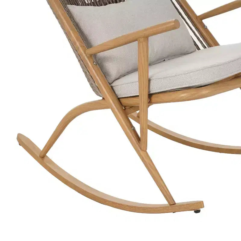 Set da esterno Christopher Knight Home Ilaria composto da 2 sedie a dondolo in rattan e tavolino con piano in ceramica