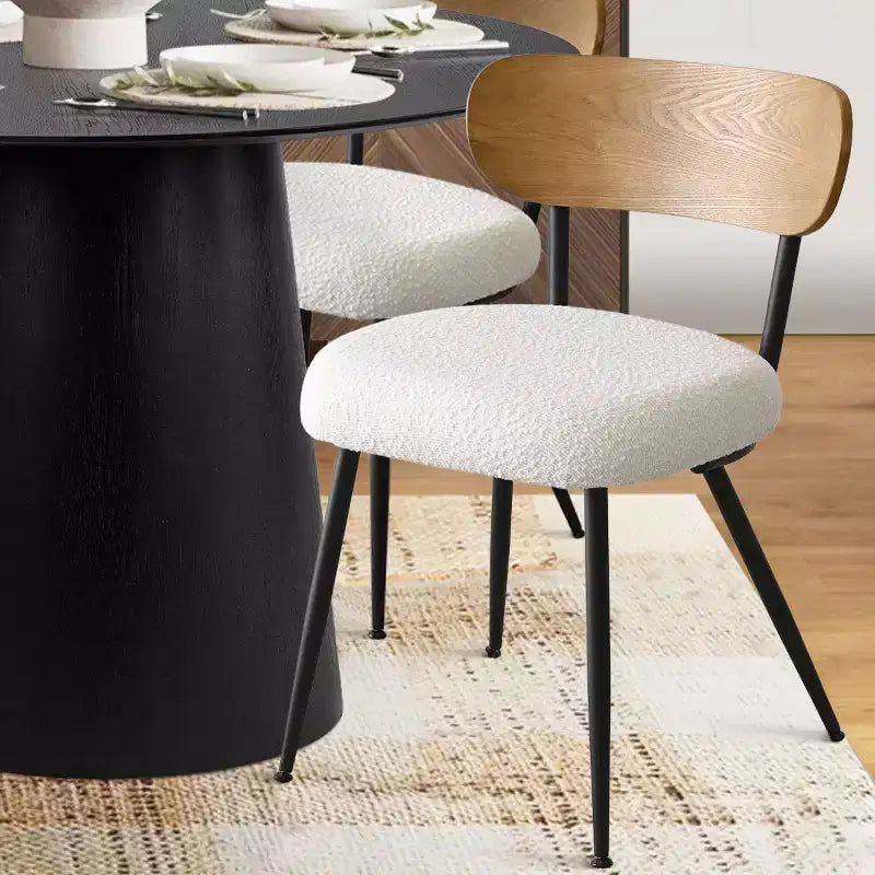 Set da pranzo rotondo da 5 pezzi, tavolo con piedistallo da 42" in rovere con 4 sedie imbottite in bouclé, schienali in legno di frassino e gambe in metallo - Panipeachy
