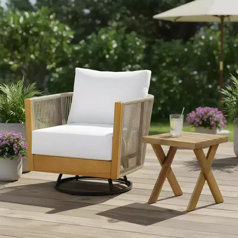 Sedia girevole da patio moderna Christopher Knight Home Stellan in legno di acacia e corda con tavolino a doghe