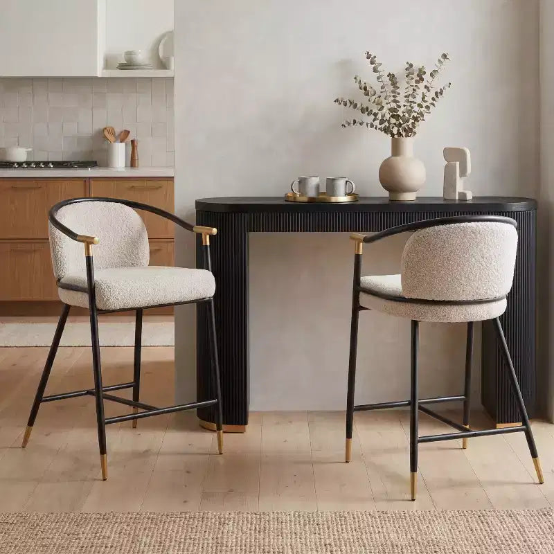 Set di 3 sgabelli da bancone contemporanei Christopher Knight Home Kun in tessuto bouclé con tavolo lungo scanalato