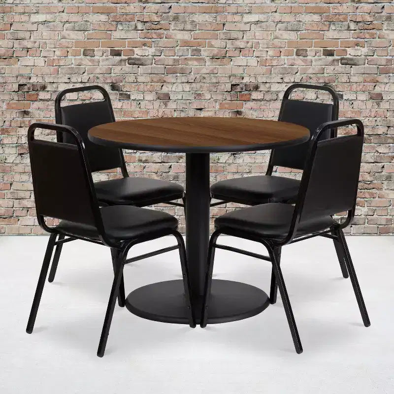 Set tavolo rotondo in laminato Emma and Oliver da 36 pollici con 4 sedie da banchetto trapezoidali