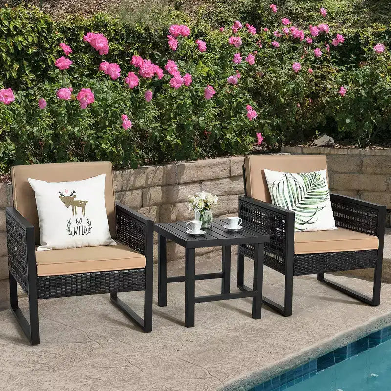 Set da bistrot da patio in rattan Costway, 3 pezzi, con divano, sedia imbottita e tavolino da caffè per giardino