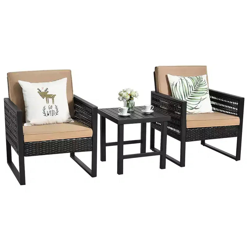 Set da bistrot da patio in rattan Costway, 3 pezzi, con divano, sedia imbottita e tavolino da caffè per giardino