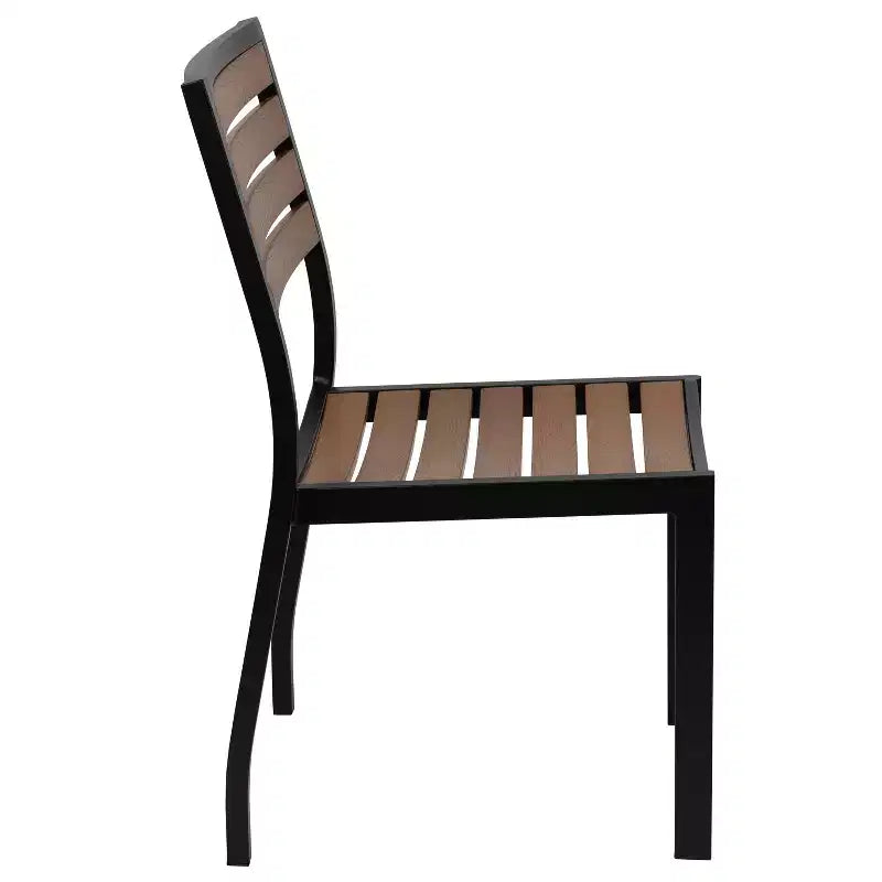 Set tavolo da patio 3 pezzi Emma e Oliver - Lamelle in poly teak sintetico - Tavolo quadrato da 35 con telaio in acciaio con 2 sedie impilabili in finto teak
