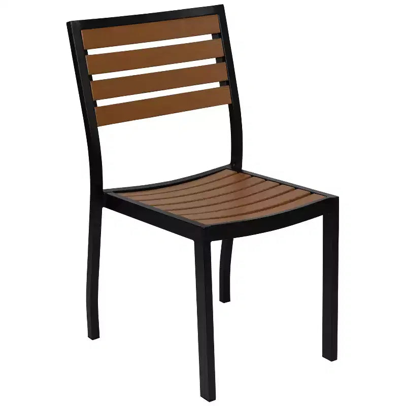 Set tavolo da patio 3 pezzi Emma e Oliver - Lamelle in poly teak sintetico - Tavolo quadrato da 35 con telaio in acciaio con 2 sedie impilabili in finto teak