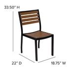 Set tavolo da patio 3 pezzi Emma e Oliver - Lamelle in poly teak sintetico - Tavolo quadrato da 35 con telaio in acciaio con 2 sedie impilabili in finto teak