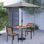 Merrick Lane Set da Pranzo da Esterno Cinque Pezzi in Finto Teak - Tavolo, Due Sedie Club Impilabili Senza Braccioli, Ombrellone Grigio da 2,7 m e Base