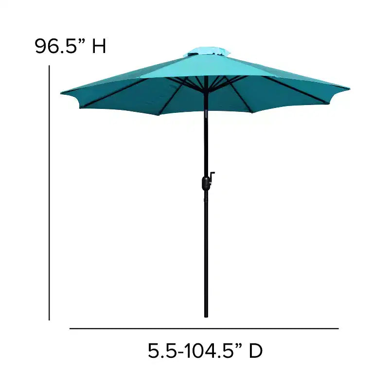 Set da pranzo per patio Merrick Lane, cinque pezzi in finto teak, include tavolo, due poltrone club, ombrellone da patio da 2,7 metri e base