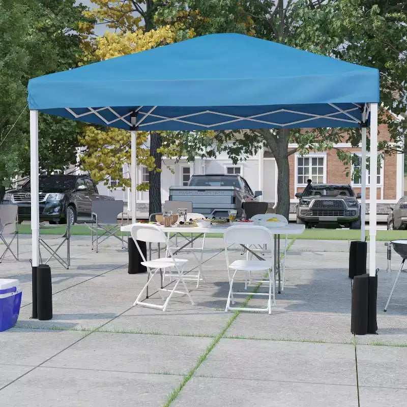 Set tenda pieghevole portatile per eventi/tailgate Flash Furniture - gazebo pop-up con ruote 3x3 m, tavolo pieghevole da 1,8 m, 4 sedie pieghevoli