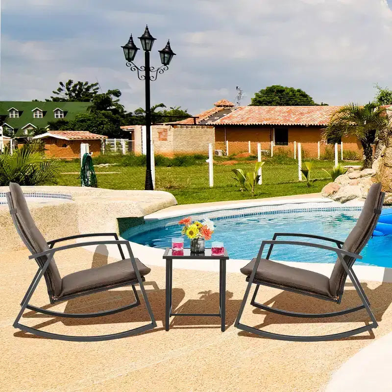 Set di 3 mobili da giardino Costway, composto da sedie a dondolo in rattan e tavolino, con cuscini per patio