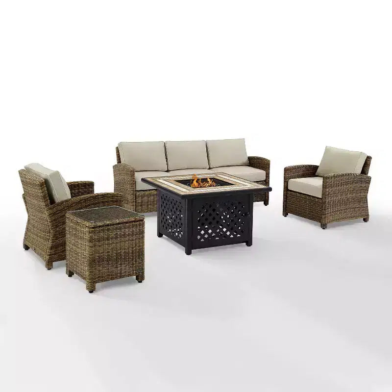 Set Conversazione da Esterno in Vimini Bradenton da 5 pezzi con Tavolo da Fuoco - Crosley