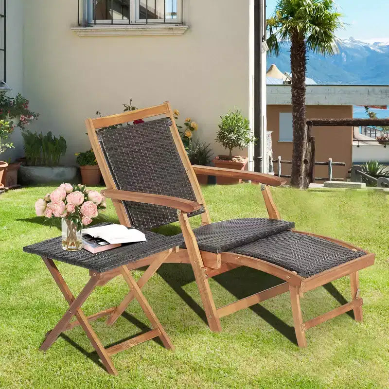 Set 4 sedie da giardino pieghevoli in rattan Costway con tavolino in legno di acacia e poggiapiedi a scomparsa