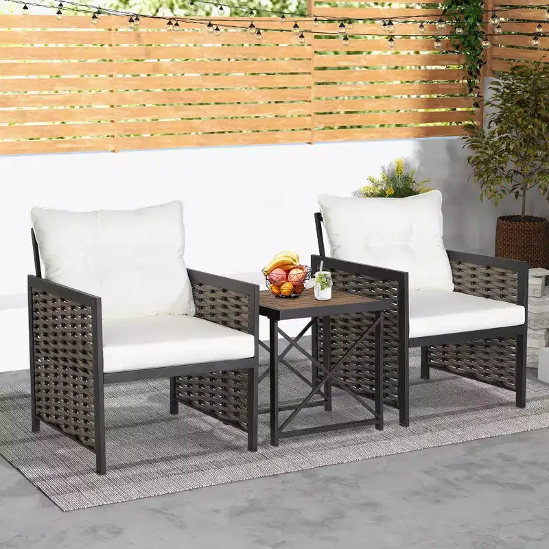 Set di mobili da giardino in rattan Costway da 3 pezzi con tavolino in legno di acacia e 2 sedie per cortile