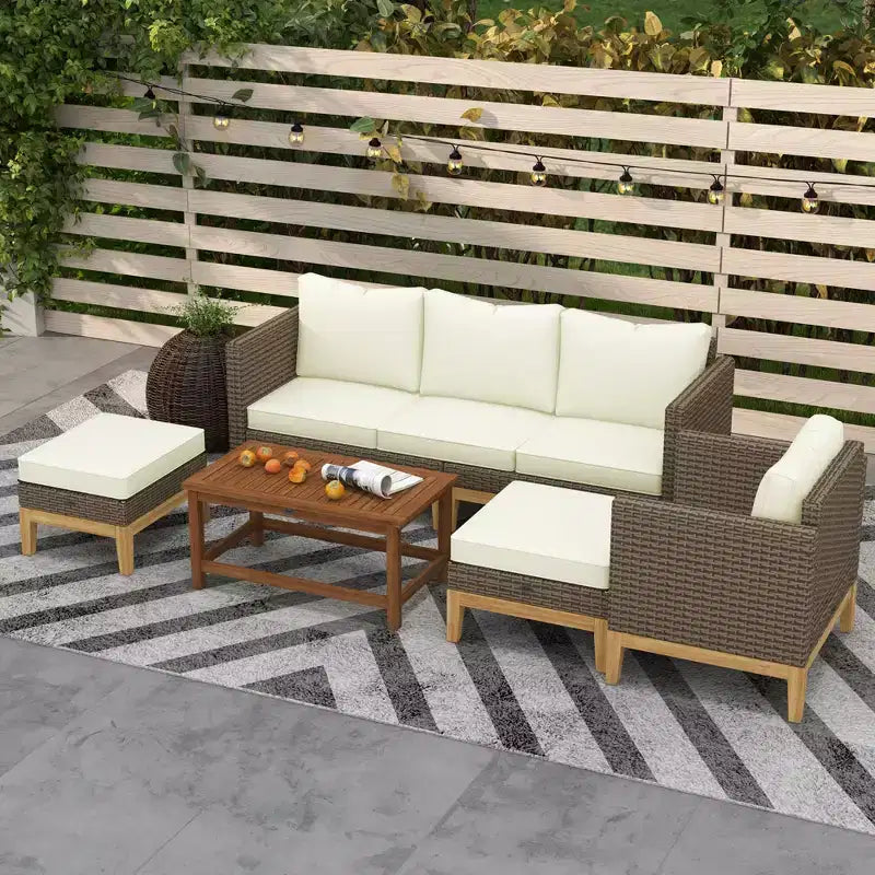 Outsunny Set di Mobili da Giardino Imbottito, Set da Conversazione in Rattan PE con Telaio in Legno 5 Pezzi, Bianco Crema