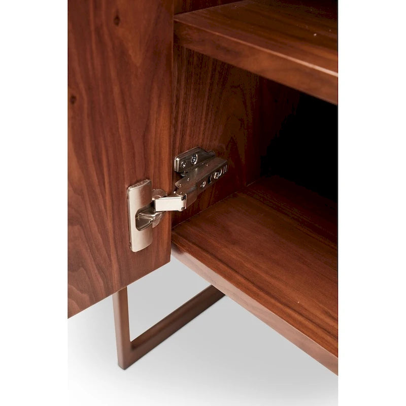 Credenza a 3 ante con gambe in acciaio e ripiani regolabili
